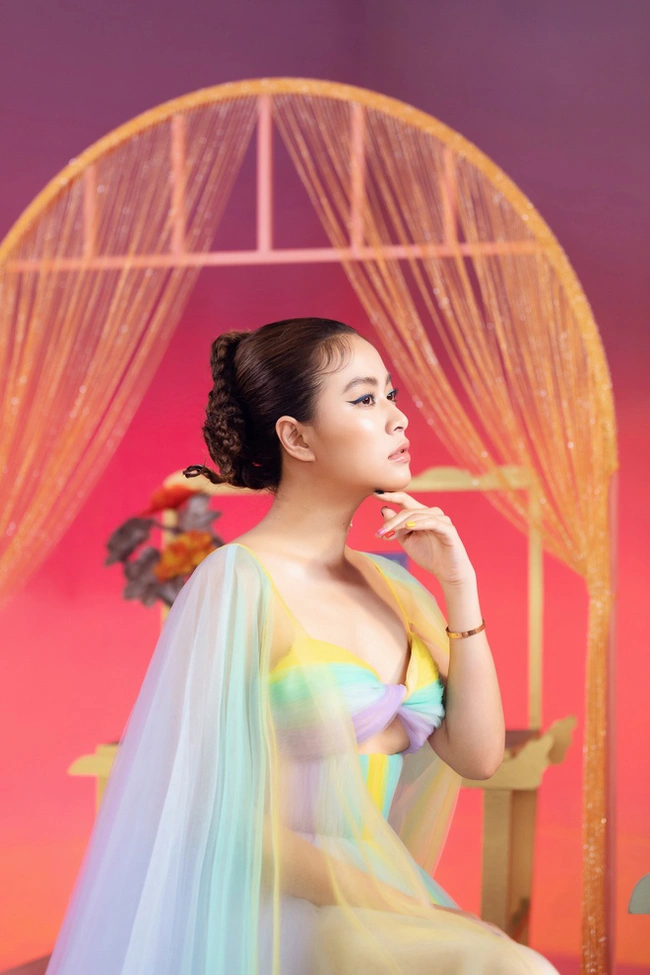 Hoàng Thùy Linh bị chỉ trích mặc áo dài không quần trong MV "Kẻ cắp gặp bà già", sự thật được phơi bày - Ảnh 4.
