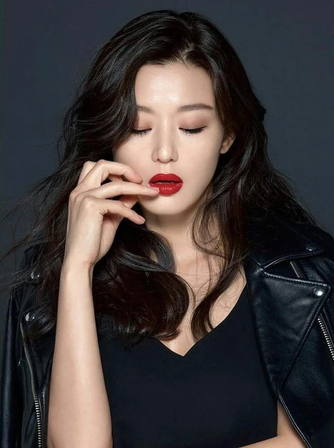 Top 10 mỹ nhân Hàn Quốc thế kỷ 21: Bộ ba nữ thần "Tae - Hye - Ji" đều có mặt nhưng đỉnh cao nhất phải là người đẹp huyền thoại 49 tuổi này  - Ảnh 6.