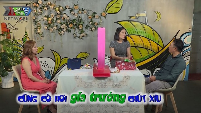 Ở show hẹn hò, vừa gặp mặt người đàn ông chào bạn gái là "chị" cùng tuyên ngôn gây bão: "Vợ đi chợ ngày nào đưa tiền ngày đó" - Ảnh 1.