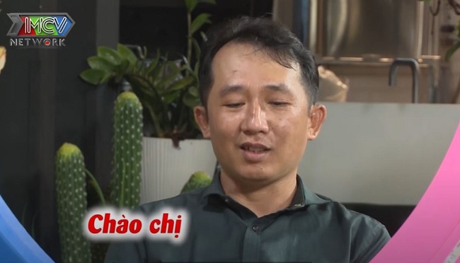 Ở show hẹn hò, vừa gặp mặt người đàn ông chào bạn gái là "chị" cùng tuyên ngôn gây bão: "Vợ đi chợ ngày nào đưa tiền ngày đó" - Ảnh 2.