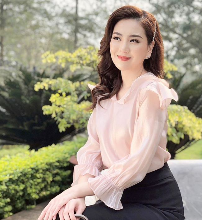 Kín tiếng là thế nhưng MC Mai Ngọc vẫn thi thoảng khiến fan trầm trồ khi đăng một góc nhà, sân vườn, hay hộp nữ trang "sương sương" vài trăm triệu - Ảnh 1.