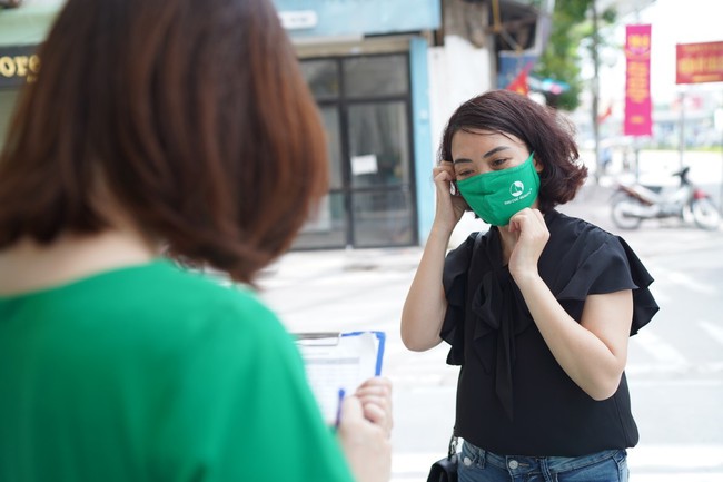 Hệ thống thẩm mỹ Thu Cúc phát miễn phí hơn 15 nghìn khẩu trang vải - Ảnh 2.