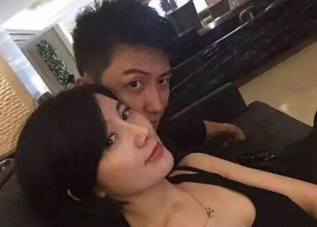 Những hình ảnh thân mật của Hoàng Cảnh Du và Vương Vũ Hinh.