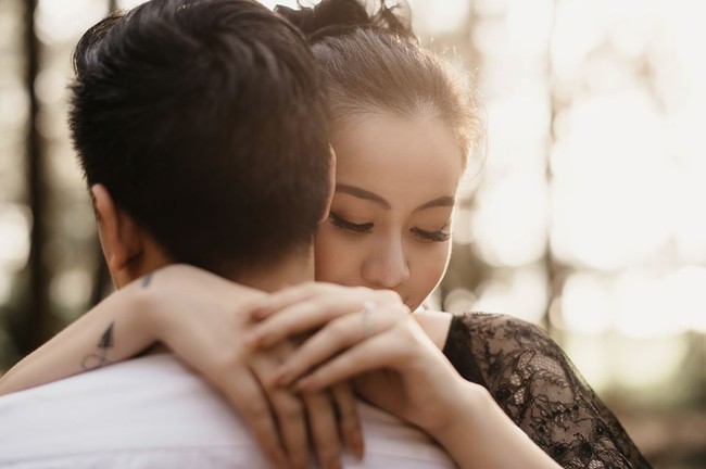 "Yêu nữ hàng hiệu" Vũ Hạnh Nguyên được nhạc sĩ "Nồng nàn Hà Nội" cầu hôn sau 5 năm hẹn hò - Ảnh 4.