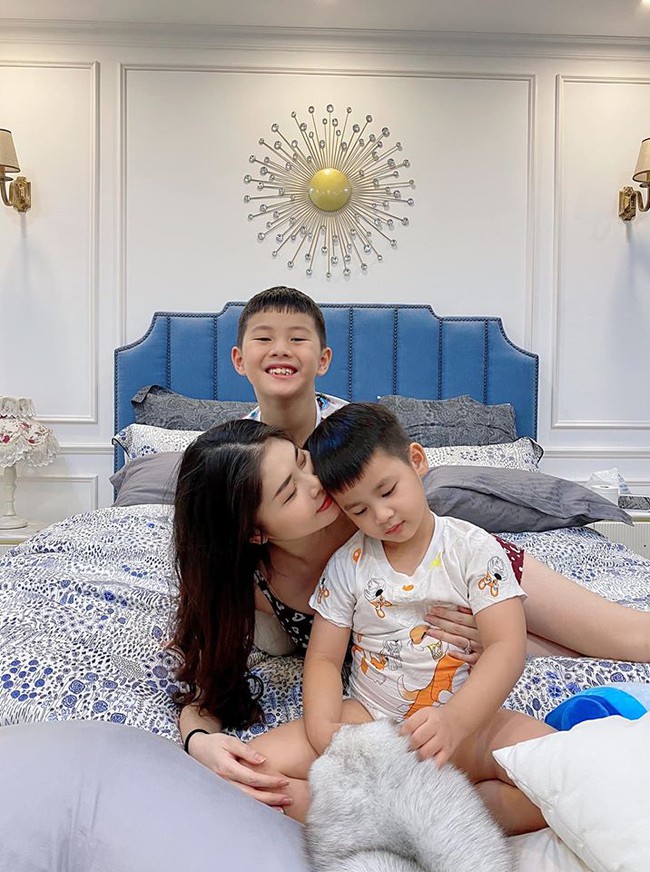 Cuối tuần của các hot mom: Bà mẹ 4 con Trang Moon khoe ảnh hồi bé tí xíu, Meo Meo sang chảnh đi du lịch cùng chồng - Ảnh 11.