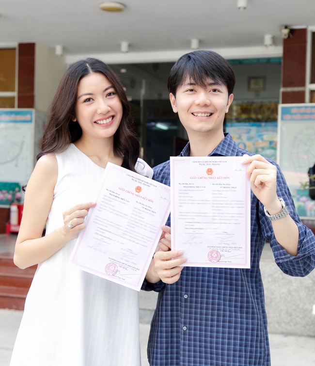 Á hậu Thúy Vân cùng bạn trai doanh nhân đăng ký kết hôn, chính thức trở thành người có gia đình - Ảnh 2.