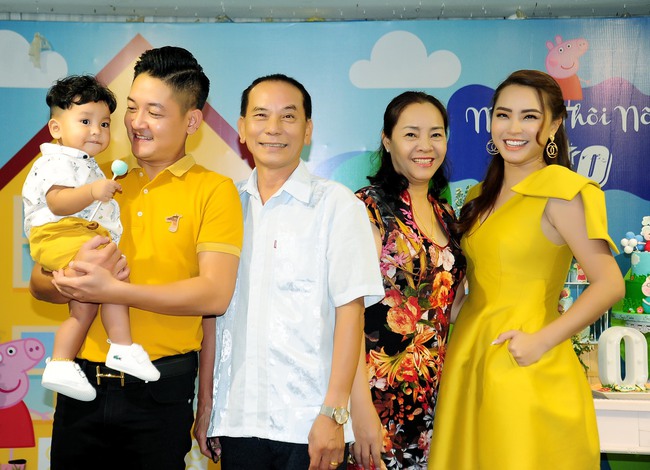 Thành Đạt - Hải Băng làm sinh nhật như tiệc cưới cho con trai thứ 4, Trường Giang một mình tới dự  - Ảnh 10.