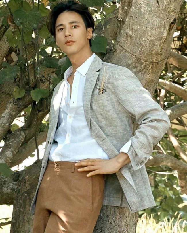 Đẳng cấp của "Thánh sống" Won Bin: Lười tới nỗi 10 năm không thèm đóng phim nhưng chỉ chụp ảnh quảng cáo thôi cũng đủ gây bão  - Ảnh 13.