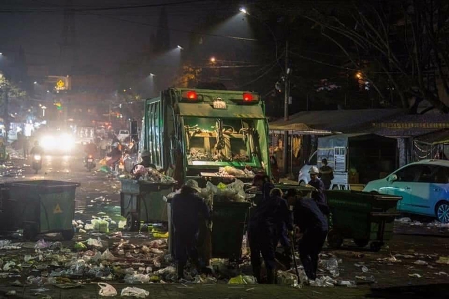 Hậu nghỉ lễ, dân tình lại ngán ngẩm vì khách du lịch biến "thành phố mộng mơ" thành núi rác - Ảnh 4.