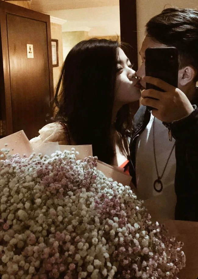 Con gái út 16 tuổi nhà nghệ sĩ Chiều Xuân gây sốc với màn khóa môi bạn trai tình tứ - Ảnh 2.