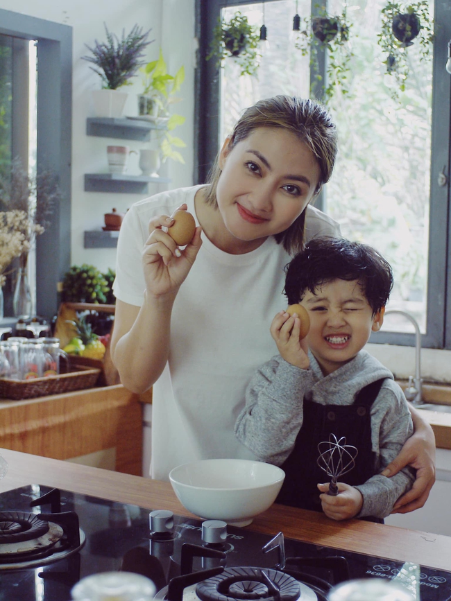 Những bà mẹ đơn thân mạnh mẽ của Vbiz: Thu Quỳnh, Phạm Quỳnh Anh có cú "lột xác" ngoạn mục nhưng đáng nể nhất vẫn là Hiền Thục - Ảnh 6.