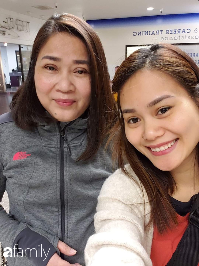 Nghe tin mẹ bị ung thư, thay vì quá buồn bã 3 cô con gái rủ mẹ chơi Tiktok để thay đổi bản thân và tìm lại "năng lượng tích cực" - Ảnh 2.