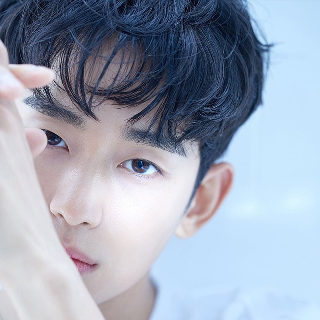 Nửa đêm không ngủ, "cụ giáo" Kim Soo Hyun âm thầm tung loạt ảnh mới, đỉnh cao thế nào mà netizen khen khí chất nam thần không thua gì Lee Min Ho?  - Ảnh 5.