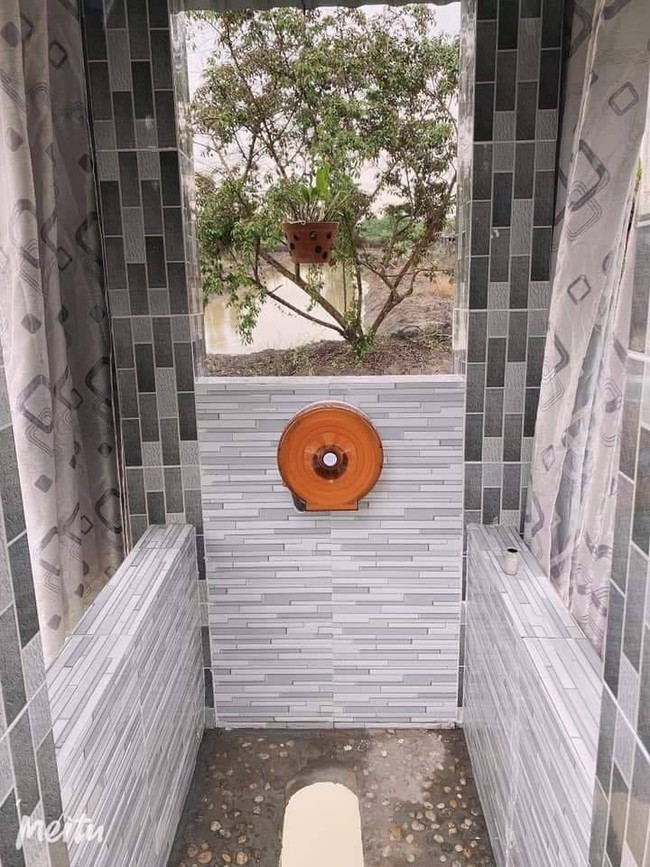 Mẫu nhà vệ sinh "cầu tõm" ở miền Tây bất ngờ được nâng cấp với phiên bản cực sang chảnh, gây sốt cộng đồng mạng - Ảnh 5.