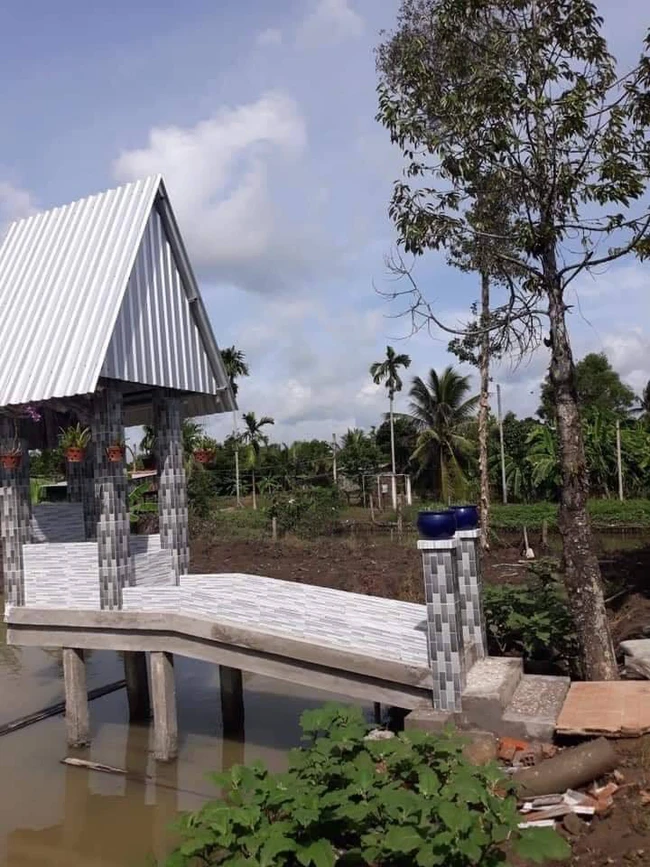 Mẫu nhà vệ sinh "cầu tõm" ở miền Tây bất ngờ được nâng cấp với phiên bản cực sang chảnh, gây sốt cộng đồng mạng - Ảnh 4.