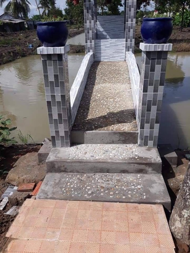 Mẫu nhà vệ sinh "cầu tõm" ở miền Tây bất ngờ được nâng cấp với phiên bản cực sang chảnh, gây sốt cộng đồng mạng - Ảnh 3.