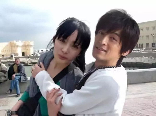 Hồ Ca và Dương Mịch từng được cho là đã hẹn hò nhưng họ chia tay không vui vẻ gì.