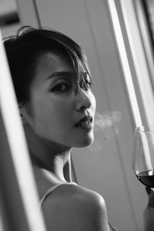 Khả Ngân ngày càng táo bạo sau khi cắt tóc, hờ hững khoe vòng 1 siêu sexy - Ảnh 7.