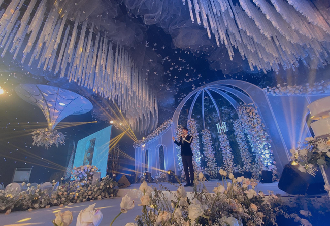 Xôn xao "siêu đám cưới" tại Ninh Hiệp: Dựng "lâu đài" trên 1600m2, gần 200 người kì công chuẩn bị và loạt "sao bự" tham dự - Ảnh 6.