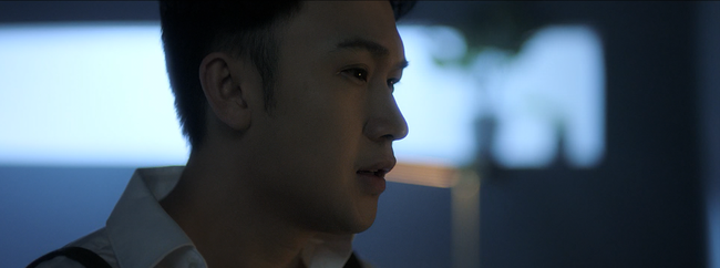 Fan liên tưởng đến phân cảnh trong phim kinh dị khi Dương Triệu Vũ bị "khách không mời" quấy rối giữa đêm - Ảnh 2.