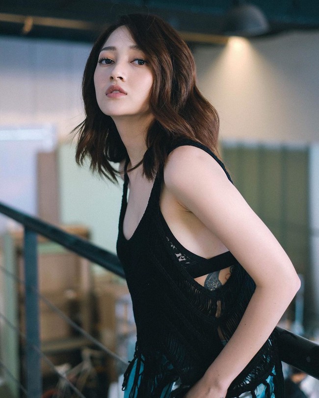 Bảo Anh viết: Cuộc đời là vở kịch dài. Ta là vai chính cả hài lẫn bi.