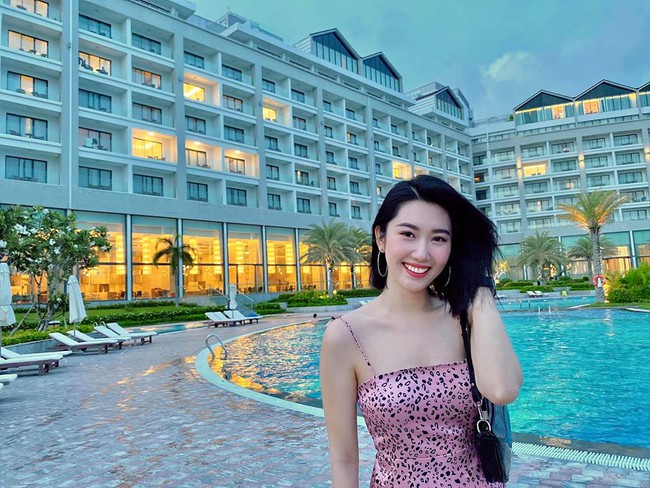 Thúy Ngân rạng rỡ trong bức hình mới.