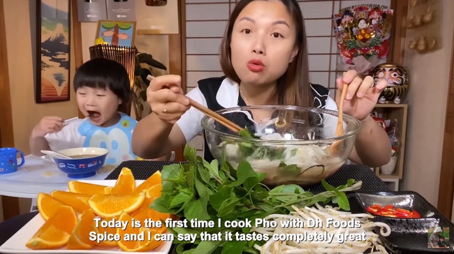 Quỳnh Trần JP chơi lớn với vlog làm phở từ nguyên liệu nhà giàu gồm thịt bò Kobe và nấm Truffle, 1 tô phở của nàng bằng vài chục tô ở Việt Nam - Ảnh 6.