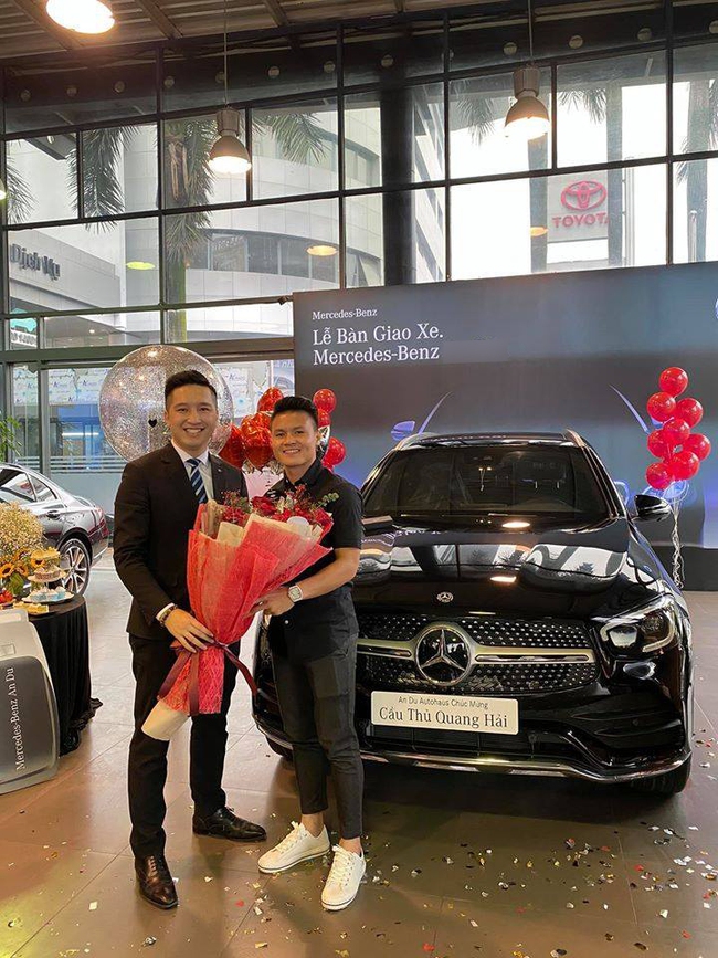 Dân mạng bỗng chia sẻ mạnh clip Quang Hải "nhún nhảy" trên chiếc xe Mercedes mới mua giữa lùm xùm bị hack Facebook lộ tin nhắn riêng tư - Ảnh 3.