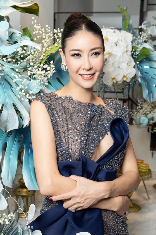Lệ Quyên "hack tuổi" bên dàn Hoa hậu Việt Nam, Tiểu Vy - Đỗ Mỹ Linh ngày càng gợi cảm sắc sảo - Ảnh 9.