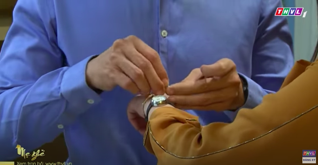 "Mẹ ghẻ": Lương Thế Thành nắm tay rồi hôn môi Thúy Diễm - Ảnh 9.