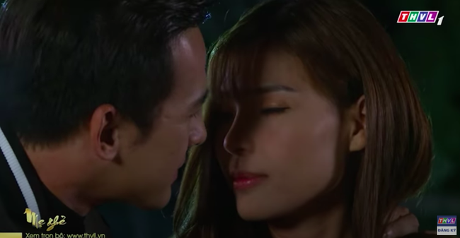 "Mẹ ghẻ": Lương Thế Thành nắm tay rồi hôn môi Thúy Diễm - Ảnh 5.