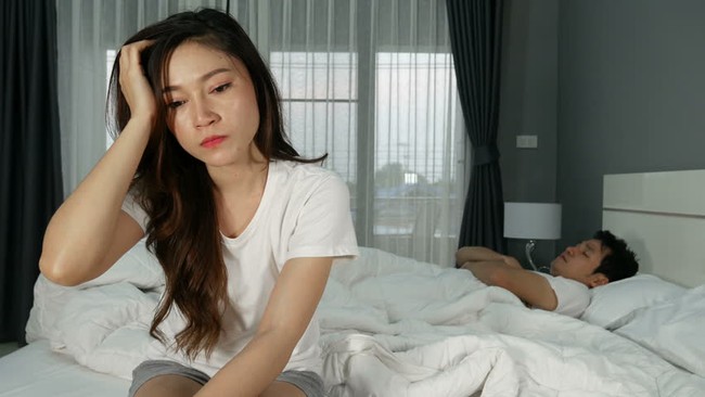 Khóc không ra nước mắt khi biết nguyên nhân chồng đêm nào cũng hừng hực đòi vợ chiều - Ảnh 1.