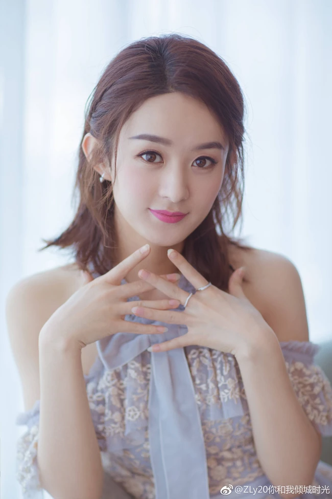 Bất ngờ khi Triệu Lệ Dĩnh tự nhận mình là "cô nàng xấu gái nhất lớp" thuở còn đi học - Ảnh 2.