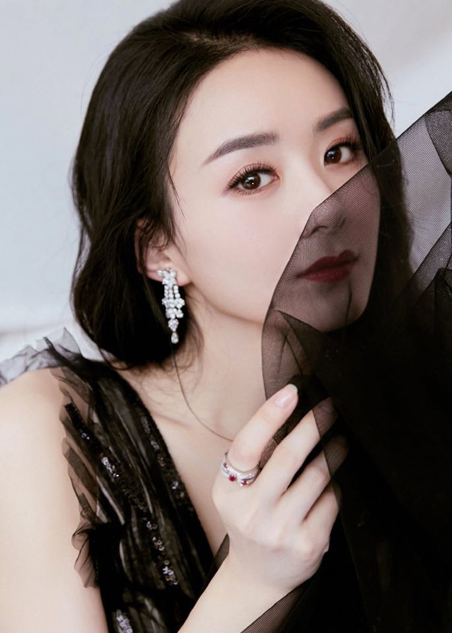 Bất ngờ khi Triệu Lệ Dĩnh tự nhận mình là "cô nàng xấu gái nhất lớp" thuở còn đi học - Ảnh 6.