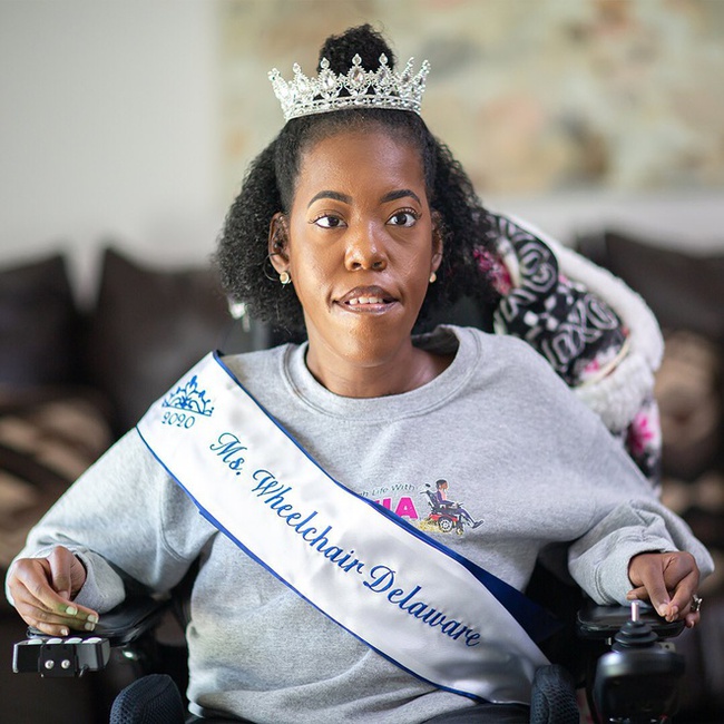 Từng bị nói không thể sống quá 3 ngày, cô gái khuyết tật đã tạo ra một cuộc đời đầy kinh ngạc, trở thành hoa hậu và nổi tiếng khắp thế giới - Ảnh 8.