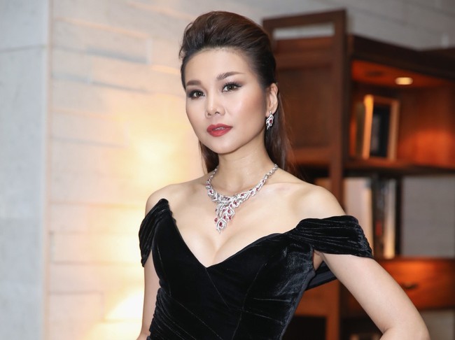 Siêu mẫu "đào hoa" Thanh Hằng: Tuổi 36 vẫn "phòng không" nhưng người tình tin đồn thì cả nam lẫn nữ đều có - Ảnh 12.