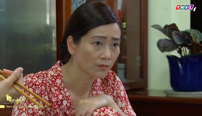 "Mẹ ghẻ": Thúy Diễm bị túm tóc đánh trong quán phở, clip bạo hành xuất hiện rầm rộ trên Facebook - Ảnh 2.