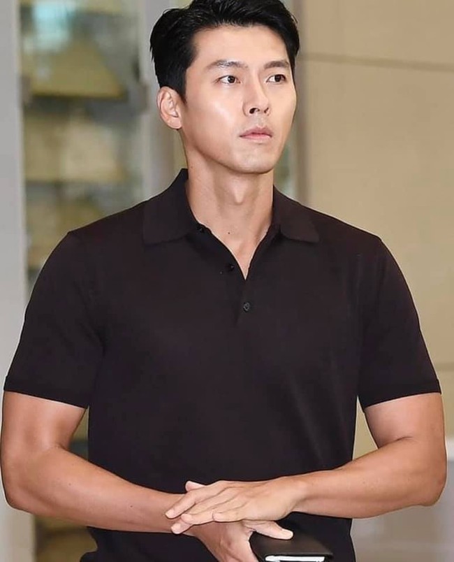 Suốt ngày "kín cổng cao tường" ai ngờ khi để hở, thân hình của Hyun Bin lại đáng mơ ước thế này  - Ảnh 4.