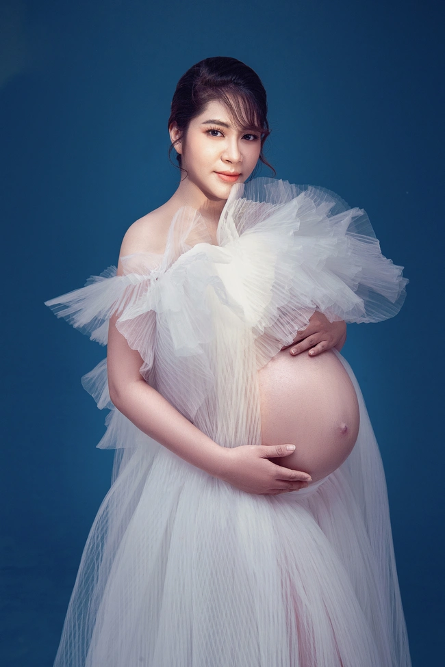Hoa hậu Đại dương Đặng Thu Thảo hạnh phúc khoe bụng bầu song sinh - Ảnh 4.