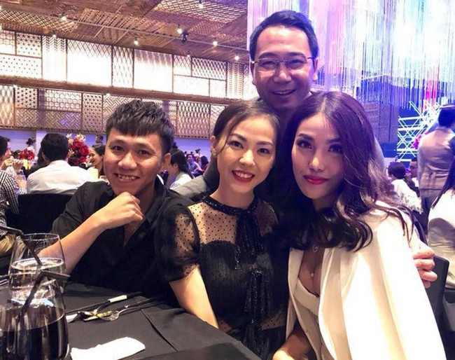 Khi sao Việt đối mặt tình cũ: Người tránh né, kẻ ngượng ngùng nhưng chưa thấy ai toát mồ hôi hột như "nam thần" này - Ảnh 2.