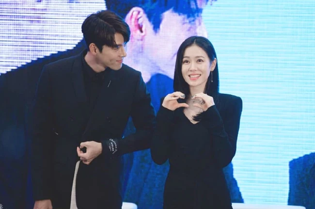 Dẫu có phủ nhận bao nhiêu nhưng Hyun Bin và Son Ye Jin đã bị "vạch trần" chuyện tình cảm thông qua ngôn ngữ cơ thể rõ ràng thế này? - Ảnh 3.