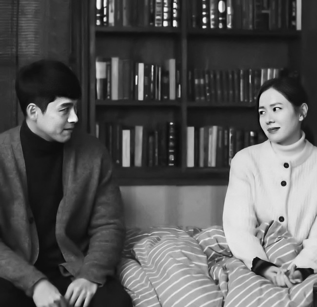 Dẫu có phủ nhận bao nhiêu nhưng Hyun Bin và Son Ye Jin đã bị "vạch trần" chuyện tình cảm thông qua ngôn ngữ cơ thể rõ ràng thế này? - Ảnh 9.