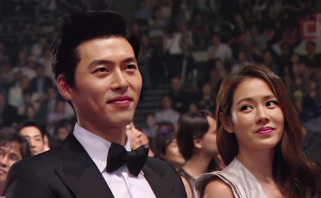 Dẫu có phủ nhận bao nhiêu nhưng Hyun Bin và Son Ye Jin đã bị "vạch trần" chuyện tình cảm thông qua ngôn ngữ cơ thể rõ ràng thế này? - Ảnh 1.