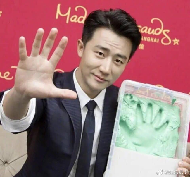 Sao Hoa ngữ và những đôi bàn tay tỉ lệ nghịch với gương ngoại hình: Châu Tấn và Đặng Luân đều sở hữu bàn tay mũm mĩm khác hẳn vẻ ngoài cool ngầu - Ảnh 6.