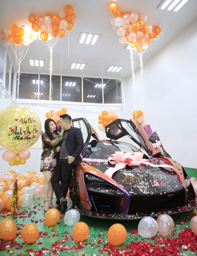 Ông chồng chịu chi bậc nhất: Sinh nhật vợ, chồng chi hơn 50 tỷ mua siêu xe độc nhất vô nhị tại Việt Nam - Ảnh 4.