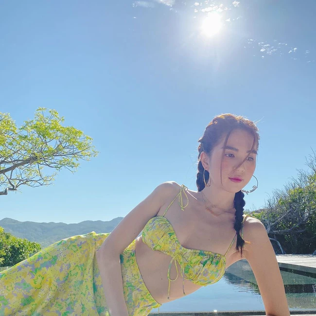 Khoe khoảnh khắc gợi cảm nhưng Ngọc Trinh lại "bẽ mặt" vì lộ khuyết điểm này - Ảnh 3.