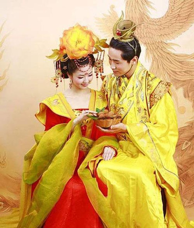 Vị Hoàng đế Trung Hoa có cuộc sống hôn nhân cực "lạ": Suốt đời một vợ một chồng bởi lý do đằng sau u ám đến cực điểm - Ảnh 2.