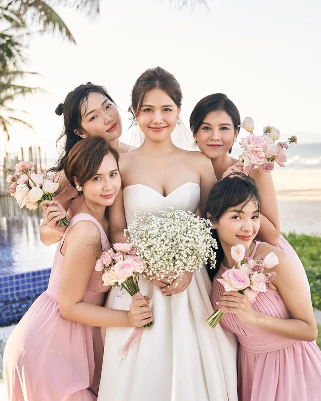 Phanh Lee tung thêm ảnh trong đám cưới với thiếu gia Cocobay, vòng 1 "cực căng" của cô dâu gây chú ý nhất - Ảnh 2.