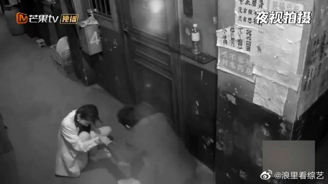 Bị hù dọa mà Dương Mịch sống chết ngồi 1 chỗ, Đặng Luân kéo lê cô cả mét khiến netizen dậy sóng - Ảnh 6.