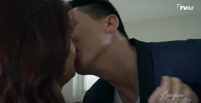 "Lựa chọn số phận": Bạn trai soái ca hôn môi rồi đưa Phương Oanh vào phòng ngủ để xin lỗi  - Ảnh 4.